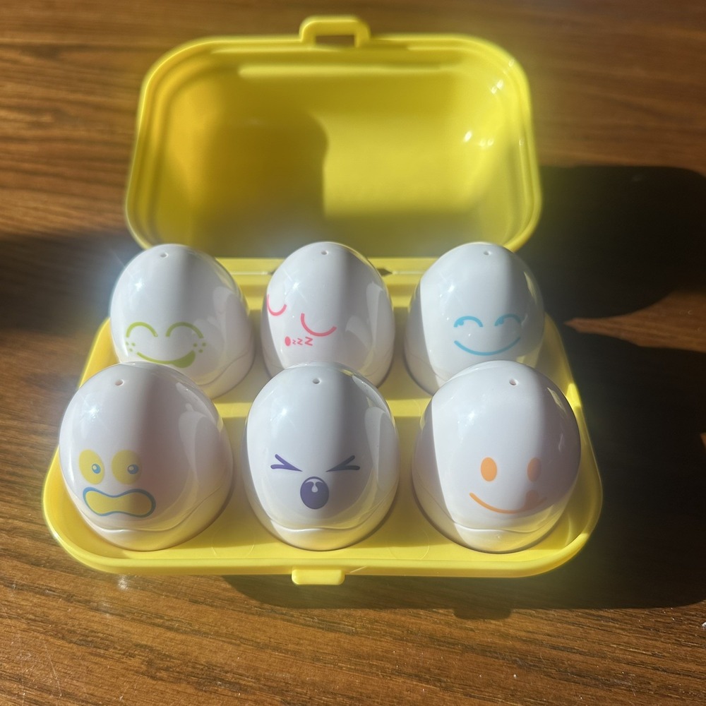 Tomy Egg Shape Sorting Toy Hide N Squeak 1993 Vintage Egg Carton Yellow